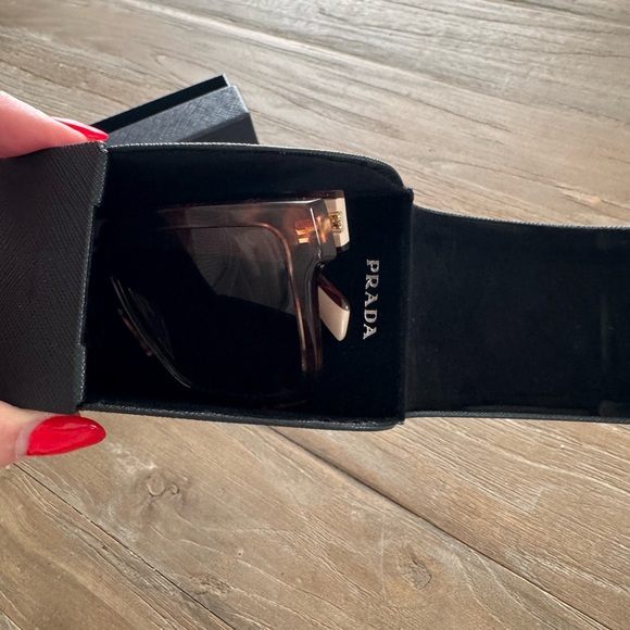 Prada sunglasses - Picture 6 of 6